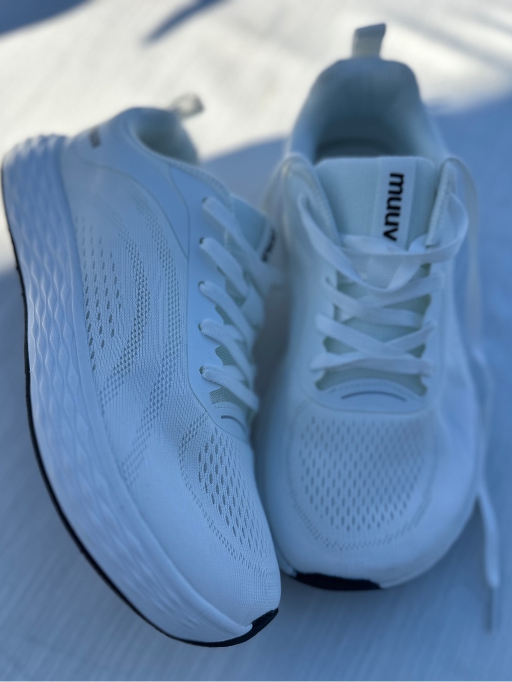 CUURT All White MUUV Wide Toe Court Shoes NWOB 39 US 8-8.5